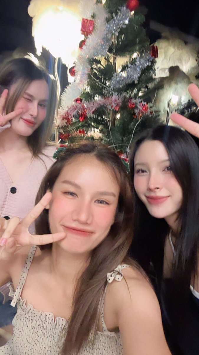 pindanitaaa's tweet photo. Merry Christmas kubbbb ขอให้มีความสุขได้ใช้เวลากับคนที่คุณรักนะคับ🎄
#pindanitaaa https://t.co/qJJOeHfCBU