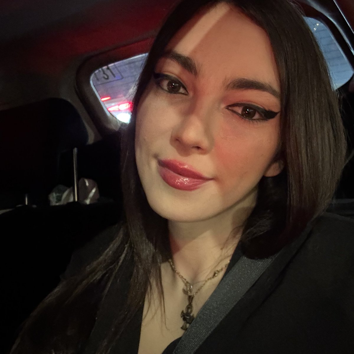 Mia Skylar tweet media