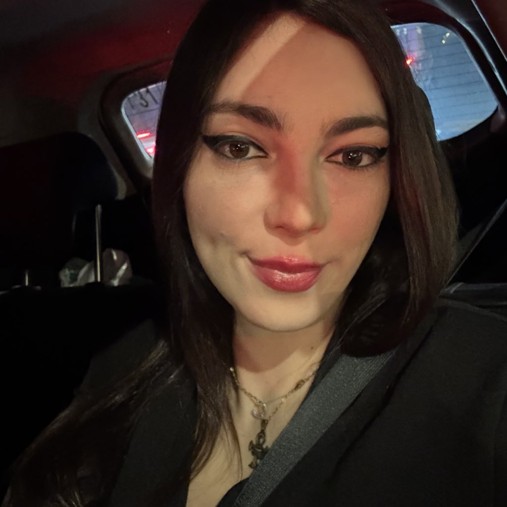 Mia Skylar tweet media