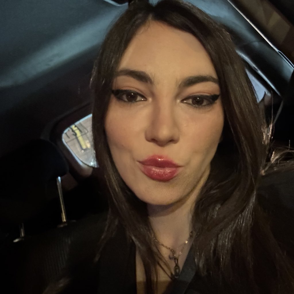 Mia Skylar tweet media