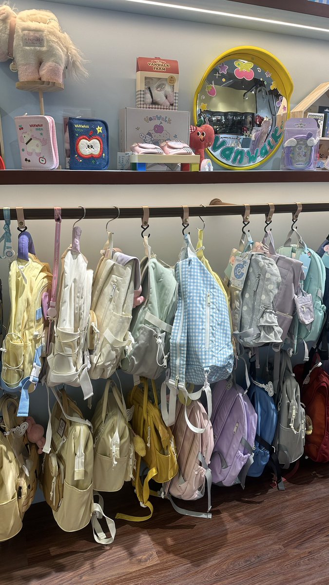 raincouverz's tweet image. GUYSS LUCU BGT DI LIPPO MALL PURI😭😭😭😭😭😭😭