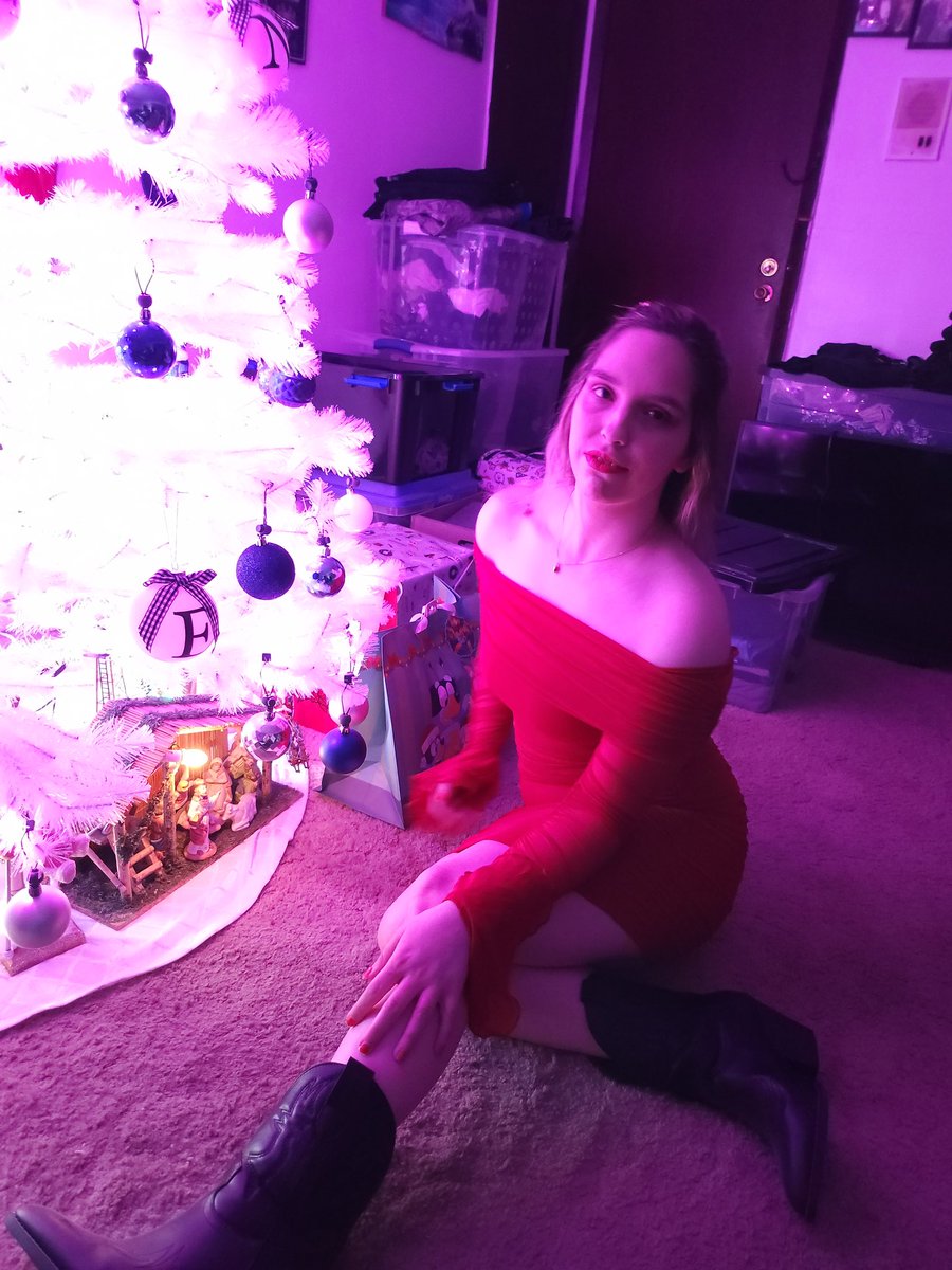 EvthaliaN's tweet photo. Merry Christmas ❤️💚❄️🎄 https://t.co/eLzRRTEGYf