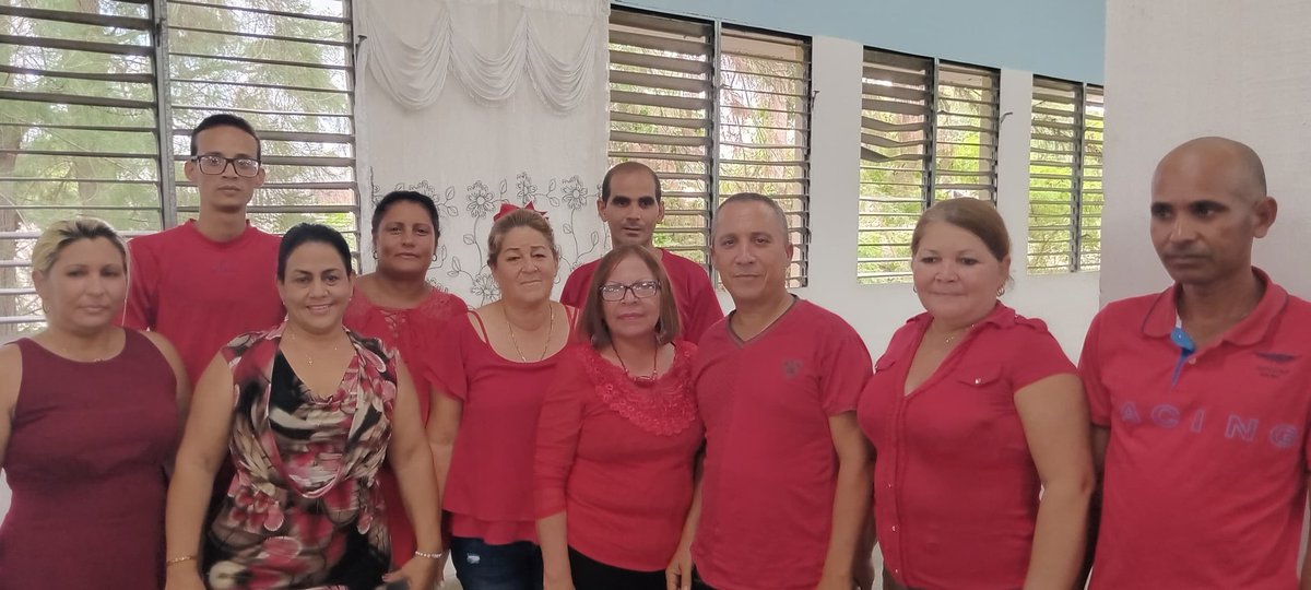 #Felicitaciones para este gran equipo,  feliz fin de año y un próspero año 2026, sus resultados son muestra de su empeño y entrega, son continuidad de los logros de la #EducaciónPreuniversitaria . <a href="/CubaMined/">MINED</a>