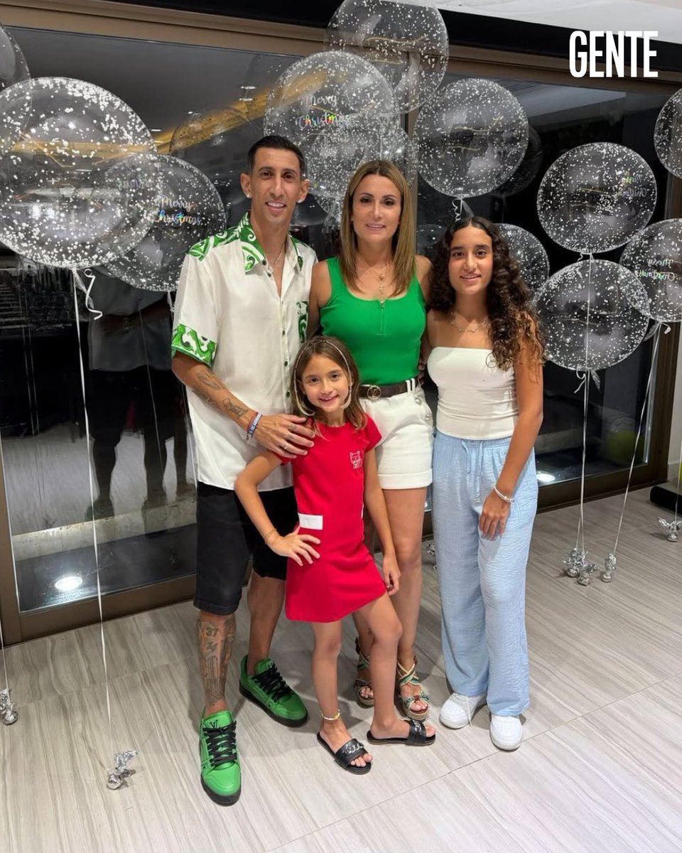 genteonline's tweet image. Angelito Di María y su familia pasando una Navidad bien Argentina