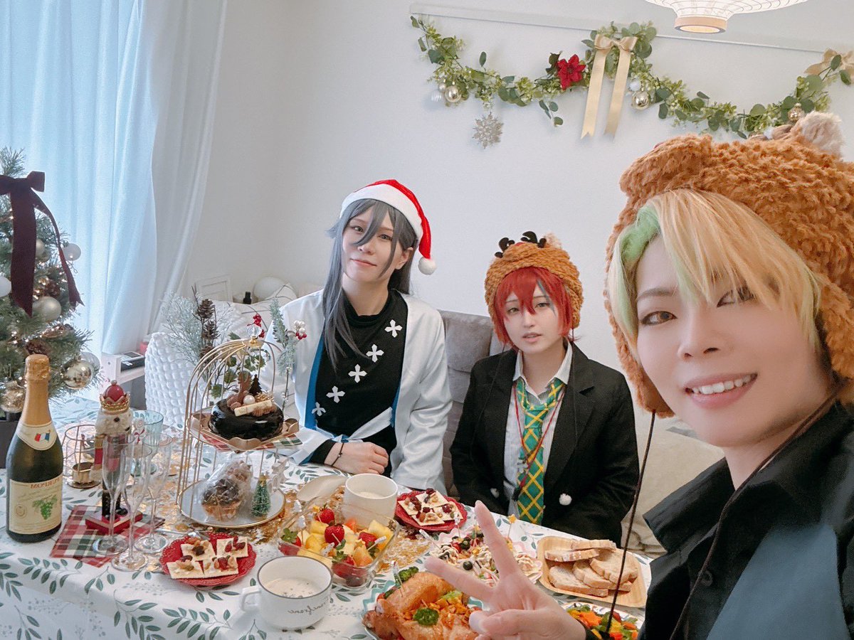 cos_hashi_e's tweet photo. ✨🎄🎂🍾🎉
クリパ楽しかった〜！クリスマスらしい食事の準備頑張っておいしいものたくさん食べられたし楽しかったし大満足〜🥰 https://t.co/DXQ2lxS8B3