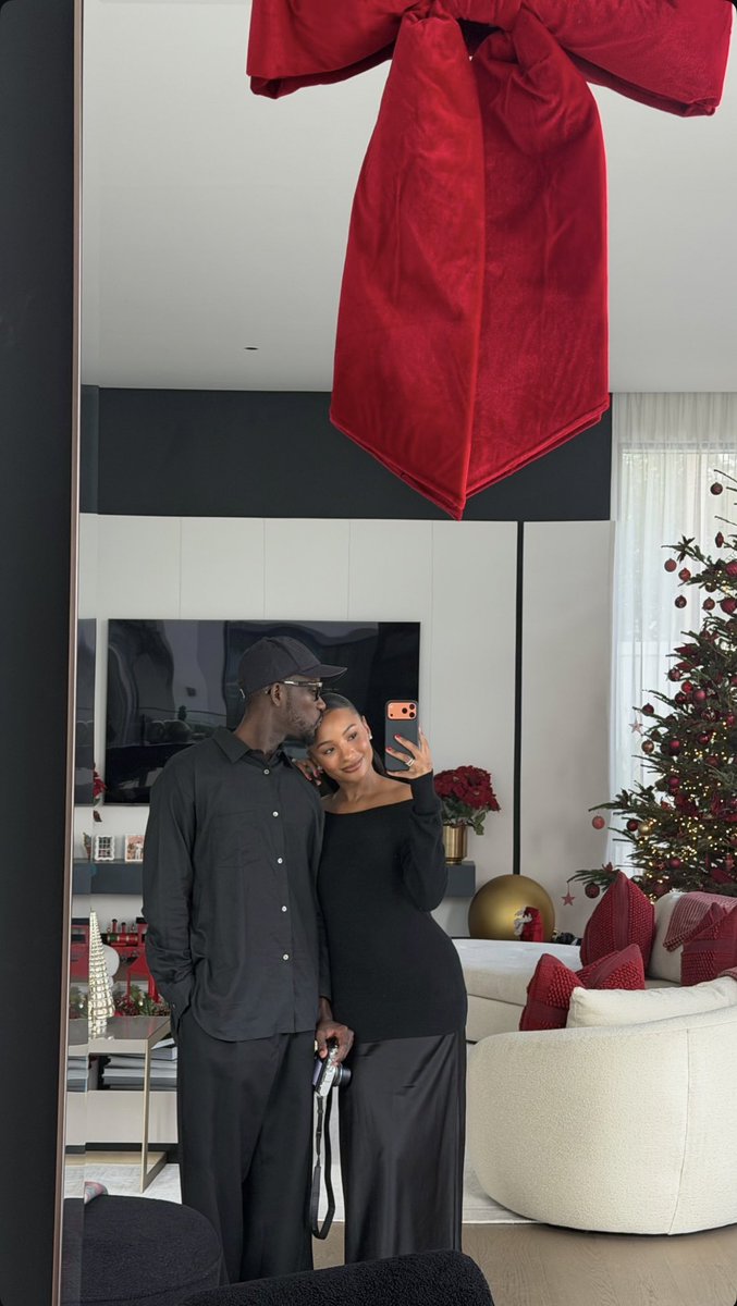 afro_nigeria's tweet photo. Mr Eazi and his wife is wishing everyone Merry Christmas 🎄🎅 https://t.co/W6lxNoEJGq