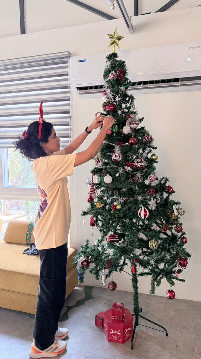 spacekayak's tweet photo. Wishing you a warm and joyful Christmas🎄
Hope it brings moments that feel good and unhurried!

With love,
Spacekayak🤍 https://t.co/rV2pffshKu