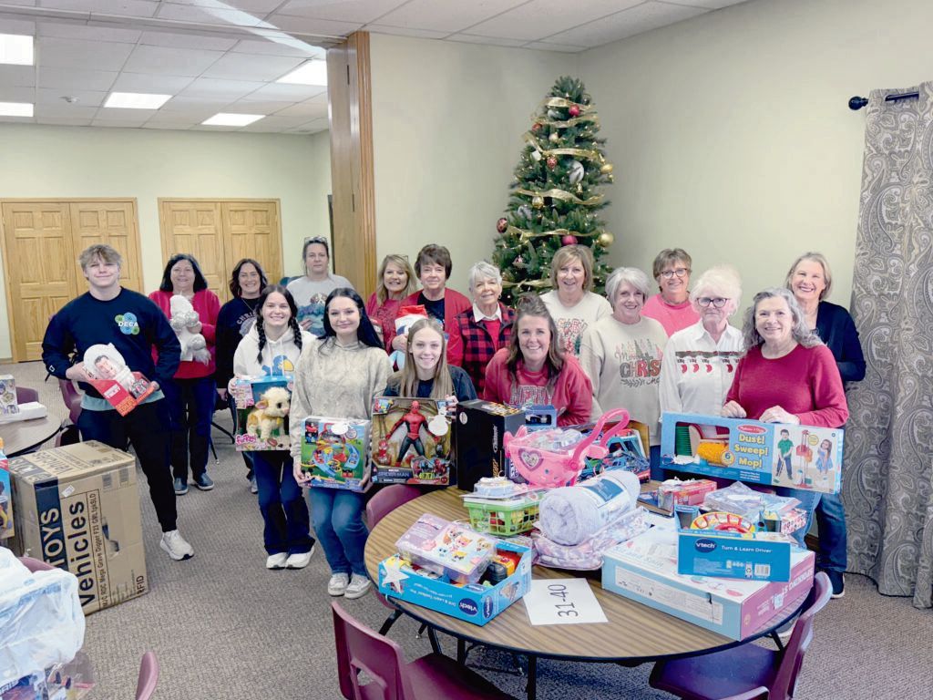 PHOTO: Volunteers pack Share Your Christmas presents for nearly 400 local children cassville-democrat.com/2025/12/24/vol…