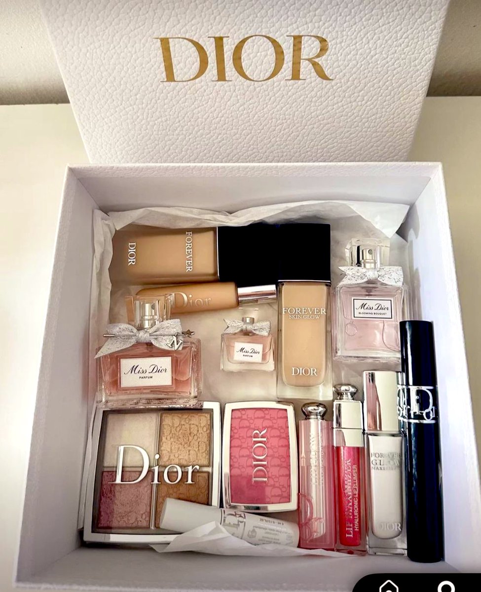 TENEBRAPH0RIA's tweet image. ⠀

       ❝ Para aquellas cuya fortaleza no
           necesita ser anunciada: aliadas
           silenciosas, inquebrantables,
           tan necesarias como el latido
           que sostiene cada batalla y 
           cada renacer. Feliz Navidad a
           todas. 🤍✨❞

⠀