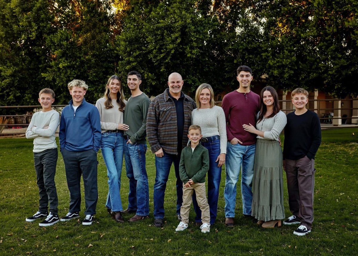 MayorPeoriaAZ's tweet photo. From my family to yours, Merry Christmas! Hoping everyone’s day is full of joy and celebration, surrounded by loved ones. https://t.co/aUbLMLUM1i
