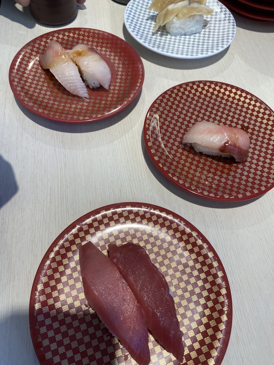 8xX3a's tweet photo. 群馬県に行ったら魚べいに連れてってもらいました！
ネタも大きく安くてお腹いっぱいになりました😊
 #高崎市  #お寿司  #魚べい https://t.co/fGDHp9EShv