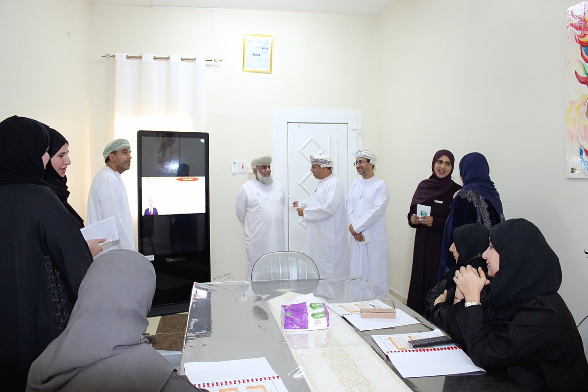 EduGovDkh's tweet photo. ضمن إطار برنامج تبادل الزيارات، نفّذت إدارة التربية والتعليم بسمائل زيارةً إلى إدارة التربية والتعليم بالسويق، جرى خلالها استعراض أبرز المبادرات والمنجزات التي تسهم في تجويد الأداء المؤسسي وتطوير العمل في الإدارتين، وذلك بحضور الدكتور وليد الهاشمي، مدير عام #تعليمية_شمال_الباطنة https://t.co/R9bCqeX3Nm