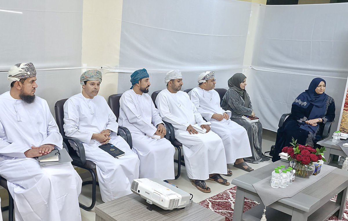 EduGovDkh's tweet photo. ضمن إطار برنامج تبادل الزيارات، نفّذت إدارة التربية والتعليم بسمائل زيارةً إلى إدارة التربية والتعليم بالسويق، جرى خلالها استعراض أبرز المبادرات والمنجزات التي تسهم في تجويد الأداء المؤسسي وتطوير العمل في الإدارتين، وذلك بحضور الدكتور وليد الهاشمي، مدير عام #تعليمية_شمال_الباطنة https://t.co/R9bCqeX3Nm