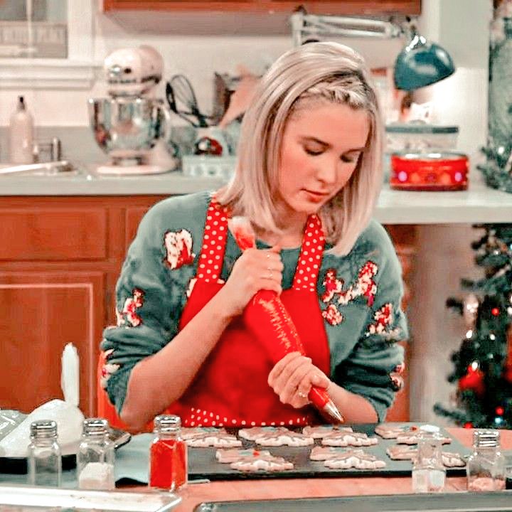 isabelmayfan's tweet photo. Merry Christmas and happy holidays to Isabel May’s fans around the world. Wishing you a joyful and cozy season! 🎄✨ https://t.co/afjZGw6Ql3