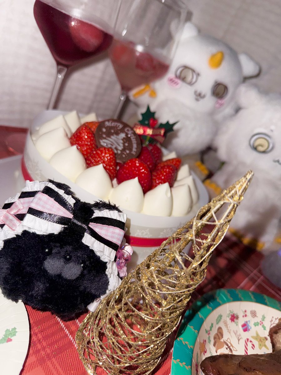 Sb2bF's tweet photo. クリスマスパーティみたいなことをしたよ🎂🌟 https://t.co/sCy0ubdIVj