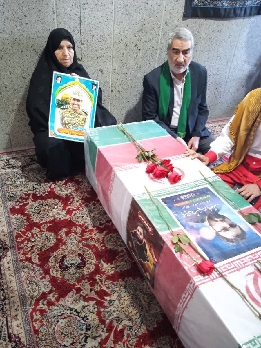 پدر شهید، با ایثار و صبرش، امید را جاودانه کرد.

#ایرانمرد #مثل_پدر
