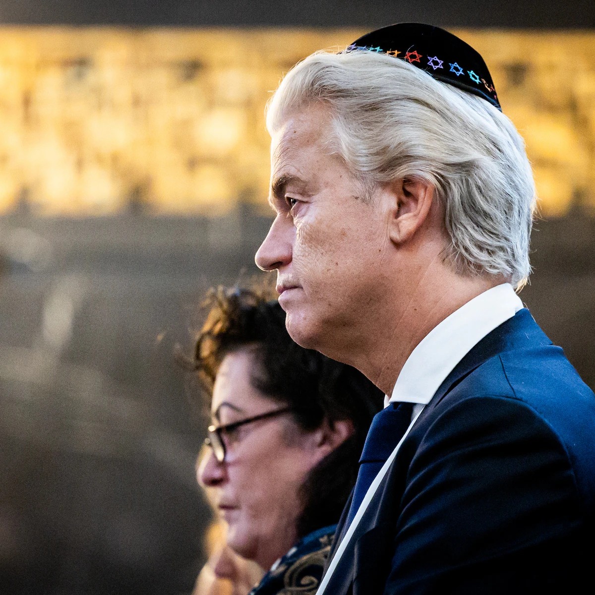 #Jozef was niet welkom in de herberg. 'Vol is vol', zei de herbergier. #Maria moest maar bevallen in een vies stalletje, waardoor kindeke #Jezus in een trog moest liggen. Heeft <a href="/geertwilderspvv/">Geert Wilders</a> zich hier al over uitgesproken?