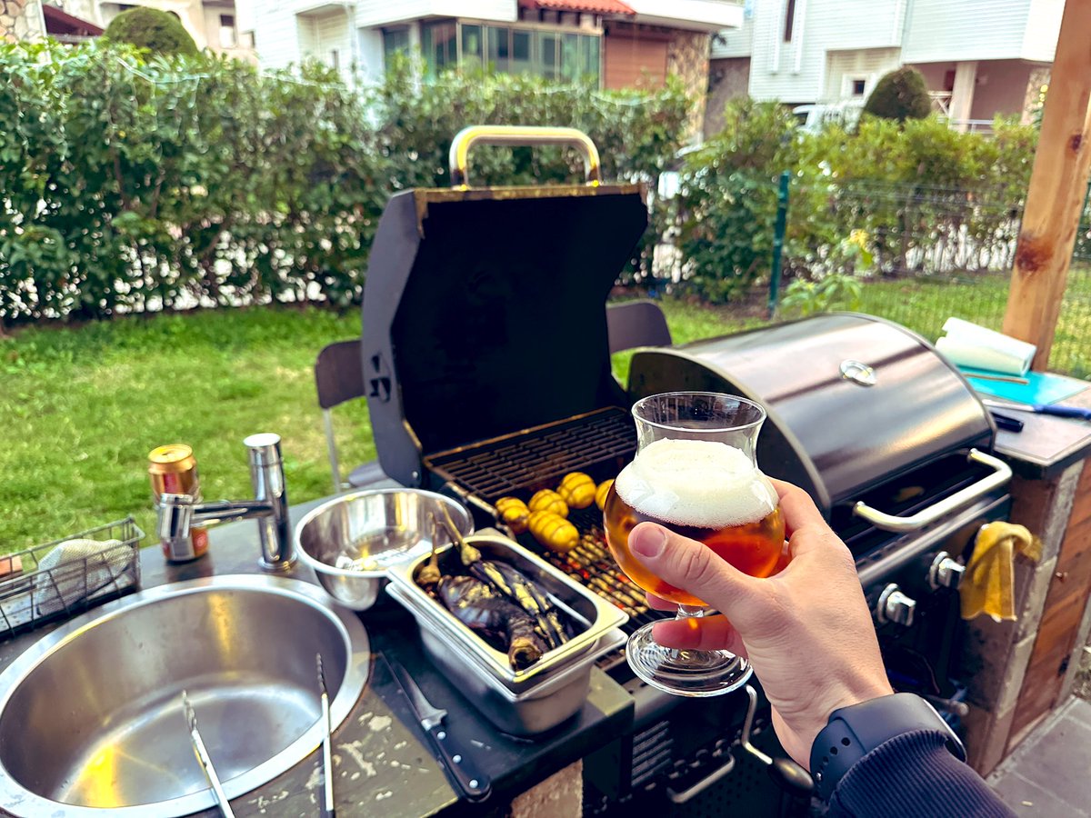 hristiyan arkadaşlarımın noel yortusunu
müslüman arkadaşlarımın kandilini kutlarım

ayrıca bütün atatürk düşmanlarının geçmişini sikeyim