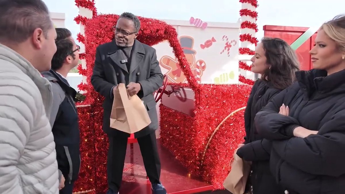 Eleisa and Grace take on Brandon and Chris, battling it out head-to-head to find the perfect gift. 

coasttv.com/news/holiday-s…
