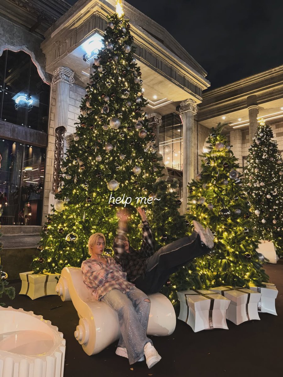 AfternoonZeeNew's tweet image. ◜IG : zeepruk ⌇

🗓 : 25.12.2025

คริสมาสต์แบบคนมีคู่ 🎄 🎅🏻

ZEENUNEW XMAS 25
#OurXMASisZEENUNEW

@zee_pruk @CwrNew
꒰ #ZeeNuNew #ซนซน ꒱