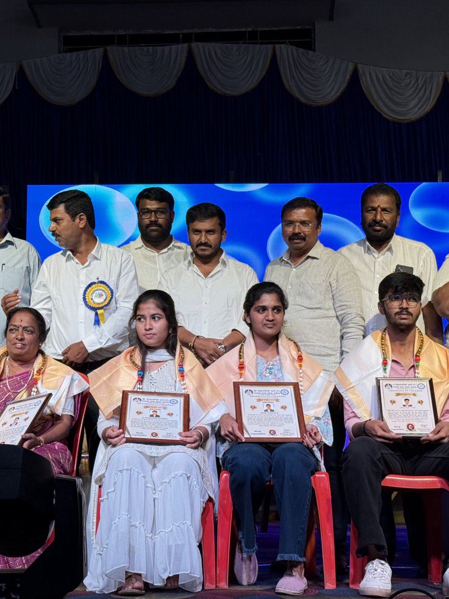 gdharishgowda's tweet photo. ಹುಣಸೂರು ತಾಲ್ಲೂಕಿನ ಮನುಗನಹಳ್ಳಿಯಲ್ಲಿರುವ ಆರಾಧನ ಪಿಯು ಕಾಲೇಜಿನಲ್ಲಿ ನಿನ್ನೆ ಆಯೋಜಿಸಿದ್ದ ಆರಾಧನೋತ್ಸವ 2025-26 ಕಾರ್ಯಕ್ರಮದಲ್ಲಿ ಭಾಗವಹಿಸಿ ಸಮಾರಂಭವನ್ನು ಉದ್ಘಾಟಿಸಿದ ಕ್ಷಣಗಳು.
#collegefest #gdharishgowda #GDHarishgowdaforhunsur #hunsur #hunsurdevelopment https://t.co/fU7zih2opq