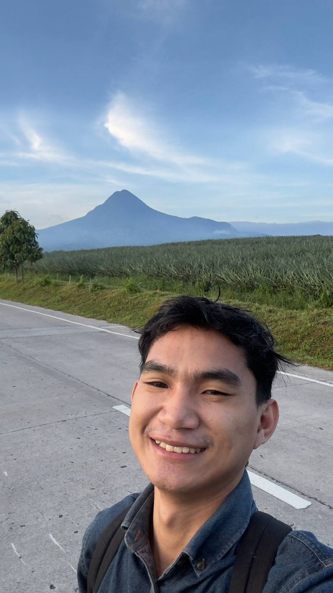Sh1nyuuu's tweet photo. He's thanatophile, it was just cobered with smile⛰️🌋 https://t.co/IM8khHOKWc
