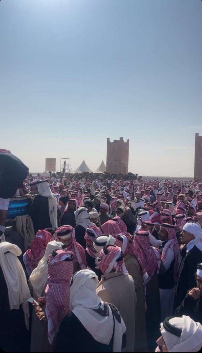 #زعل_الديحاني #مروعات 
حمران النواظر ذروة المجد و التوقير 
على فعلها تشهد لها اجواد خلق الله

كسب ايمانهم يوم العرب حايف و مغير
خذوها بقو العزم والرمح والسلّه

بنات الجمل عبدان فيها القلوب تحير
طوال الرقاب ابطونها كنها الاهله 

-      سعد بن جدلان الاكلبي