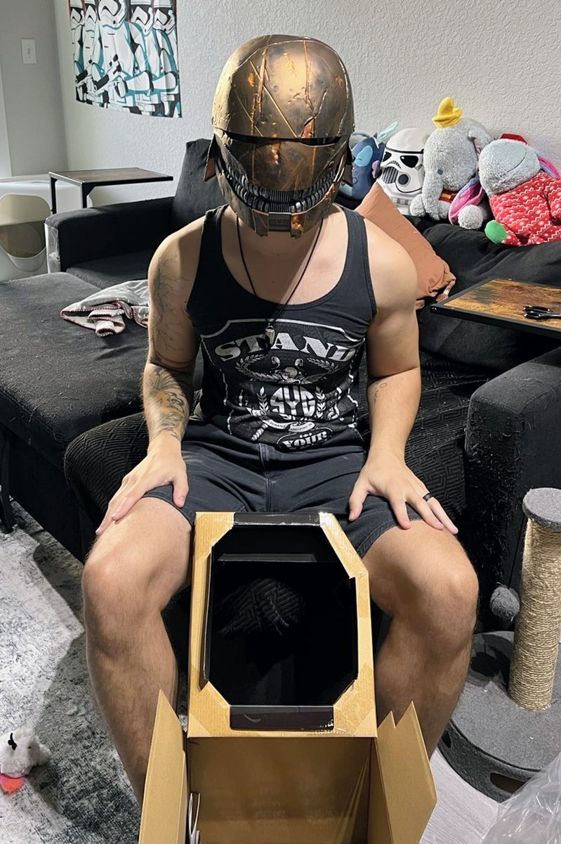 KTH_Backup's tweet image. Easily one of my favorite gifts. I love my fiance 😭🖤