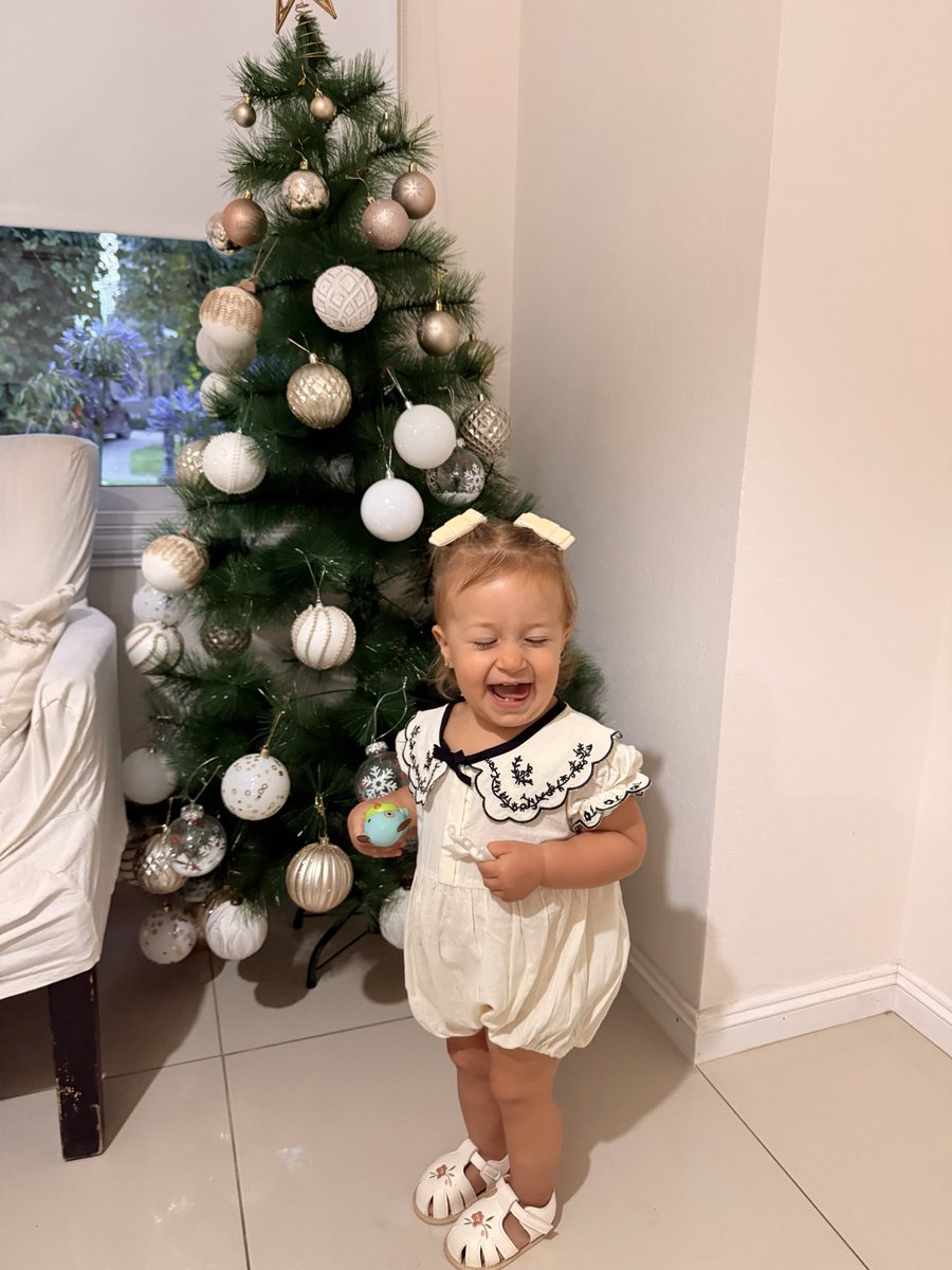 Feliz navidad mi amor 
Tu risa es el mejor regalo del mundo