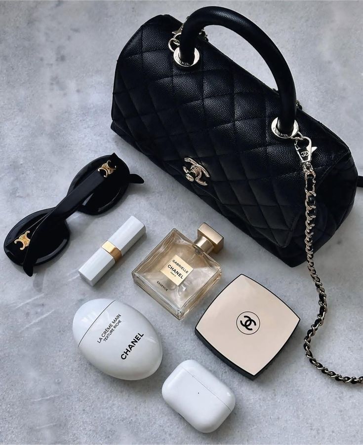 En el castillo ha dejado Papá Noel, esto para ti.

Espero te guste, lista.
Feliz Navidad preciosa.