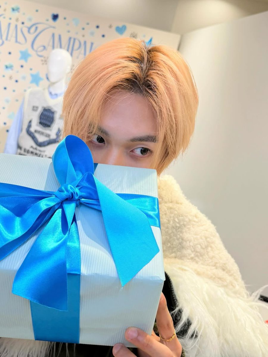 wonbimpark's tweet image. 🎄 𝒞𝒽𝓇𝒾𝓈𝓉𝓂𝒶𝓈 𝓅𝓇𝑒𝓈𝑒𝓃𝓉 𝒻𝑜𝓇 𝐵𝑅𝐼𝐼𝒵𝐸 🎁
