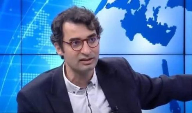 Gazeteci Barış Terkoğlu, gözaltına alınmış.
Son dönemin en çok kullanılan, “ halkı yanıltıcı bilgi yaymak” suçlamasıyla gözaltına alındığı belirtilmiş.

Türkiye gözaltılar ülkesi haline geldi.