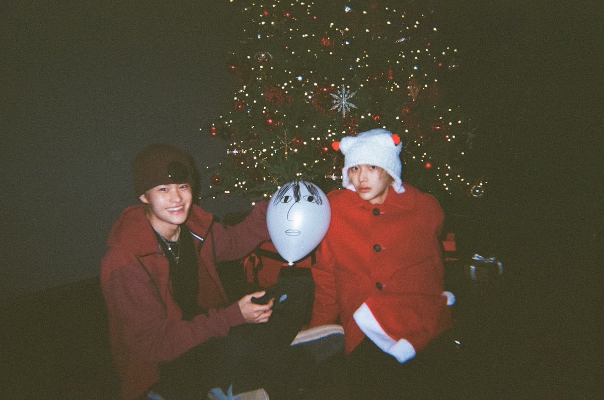 wonbimpark's tweet image. Merry Christmas and happy holidays! 🎄