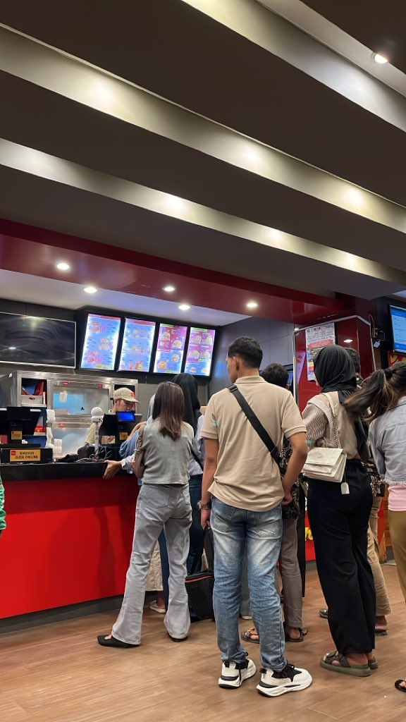 N✰🍄 tweet media