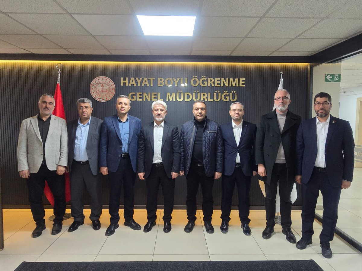 Gaziantep Eğitim-Bir-Sen Yönetimi olarak Hayat Boyu Öğrenme  Kıymetli Şube Müdürü Cemalettin Serin  'i ziyaret ederek eğitim çalışmalarımız ile ilgili istişarelerde bulunduk. Sayın Şube Müdürü  hüsnü  kabülleri ve misafirperverlikleri için teşekkür ediyor, başarılar diliyoruz.