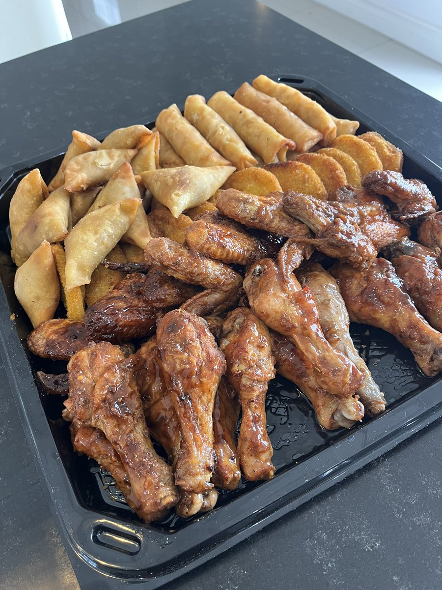 Guys, handiskuti chii kana kuti chii. But this is your official sign to order from <a href="/Thickslender/">TeNdai 97❤️</a> 🔥🔥Ordered this platter from her for Xmas lunch and it was a hit!! Delivery was flawless, communication was top notch esp given the busy day… wagona wangu 🙌🏽🙌🏽🙌🏽