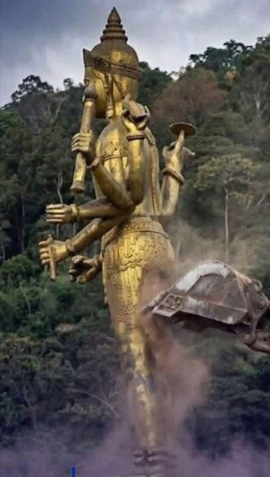Jing_jing544's tweet image. The Lord Vishnu statue in Cambodia was built to show respect and reverence for several religious, cultural, and historical reasons. It is not just a statue for display , but to respect the religious.

Thailand destroyed not only Lord Vishnu’s statue, but also Hindu temples of…