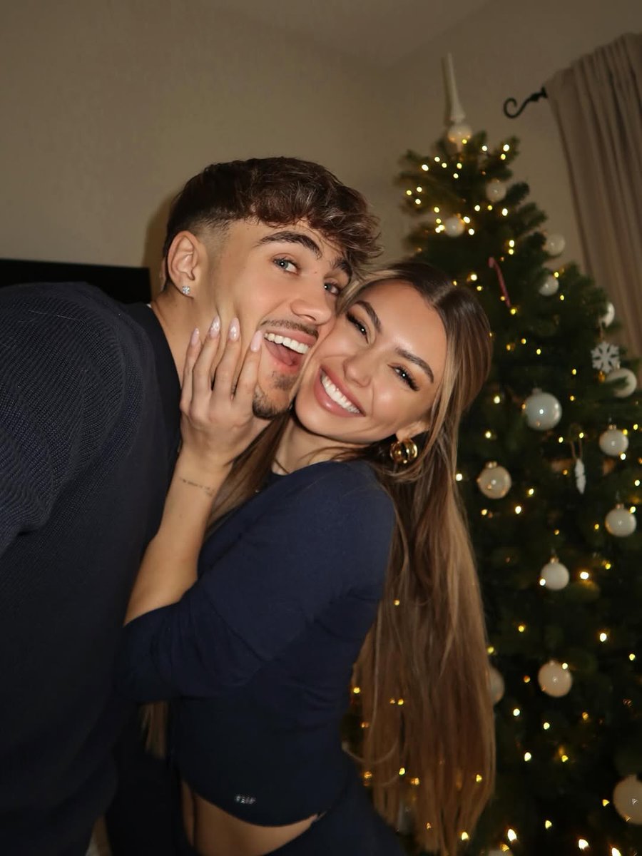 katerwl's tweet image. ‧₊˚❆ 𝘞𝘪𝘵𝘩 𝘺𝘰𝘶 𝘣𝘺 𝘮𝘺 𝘴𝘪𝘥𝘦, 𝘦𝘷𝘦𝘯 𝘵𝘩𝘦 𝘤𝘰𝘭𝘥𝘦𝘴𝘵 𝘯𝘪𝘨𝘩𝘵𝘴 𝘧𝘦𝘦𝘭 𝘭𝘪𝘬𝘦 𝘩𝘰𝘮𝘦. 
𝘔𝘦𝘳𝘳𝘺 𝘊𝘩𝘳𝘪𝘴𝘵𝘮𝘢𝘴 𝘵𝘰 𝘵𝘩𝘦 𝘮𝘢𝘯 𝘸𝘩𝘰 𝘩𝘰𝘭𝘥𝘴 𝘮𝘺 𝘩𝘦𝘢𝘳𝘵.🎄*.¸¸*❆

#𝐑𝐖𝐋𝐗𝐌𝐀𝐒𝐏𝐈𝐑𝐈𝐓