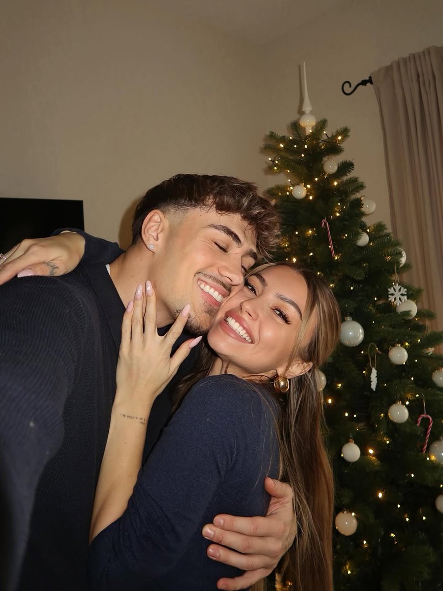 katerwl's tweet image. ‧₊˚❆ 𝘞𝘪𝘵𝘩 𝘺𝘰𝘶 𝘣𝘺 𝘮𝘺 𝘴𝘪𝘥𝘦, 𝘦𝘷𝘦𝘯 𝘵𝘩𝘦 𝘤𝘰𝘭𝘥𝘦𝘴𝘵 𝘯𝘪𝘨𝘩𝘵𝘴 𝘧𝘦𝘦𝘭 𝘭𝘪𝘬𝘦 𝘩𝘰𝘮𝘦. 
𝘔𝘦𝘳𝘳𝘺 𝘊𝘩𝘳𝘪𝘴𝘵𝘮𝘢𝘴 𝘵𝘰 𝘵𝘩𝘦 𝘮𝘢𝘯 𝘸𝘩𝘰 𝘩𝘰𝘭𝘥𝘴 𝘮𝘺 𝘩𝘦𝘢𝘳𝘵.🎄*.¸¸*❆

#𝐑𝐖𝐋𝐗𝐌𝐀𝐒𝐏𝐈𝐑𝐈𝐓