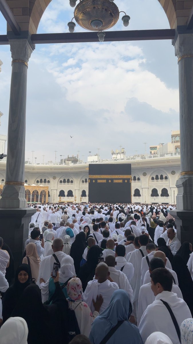 Ammeala's tweet photo. لبيك يا الله قلباً تائهاً يرجوك، الحمدلله على تمام العمرة الحمدالله الذي بلغني مكه والسجود في مكه وسَكينة مكه اللهُم اجعلها عُمرة مقبولة وسعيًا مشكورًا وذنبًا مغفورًا و دعاءُ مُستجابًا 🤍 https://t.co/gghDzysZ2Q