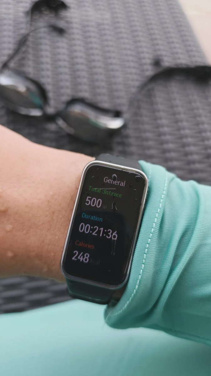 narinarinanan's tweet photo. @ohmy_beautybank Huawei band yang terbaru aja, huawei band 10. Aku pake yang 9 udah 1.5 tahun, masih oke banget. Dipake renang, jalan kaki setiap hari, amaaan~ https://t.co/VhTYo195Yr
