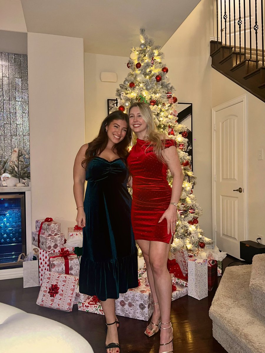 yelly2595's tweet image. Merry Christmas 🎄 #LastNight #ImStillInBedRightNow #BackToSleep