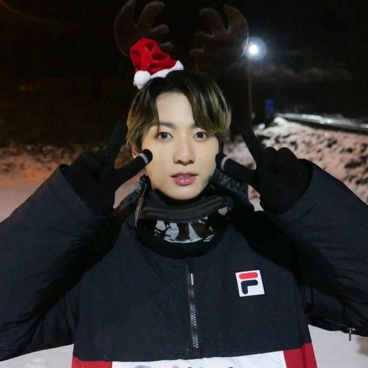 crypticsens's tweet image. Merry Christmas and happy holidays to all of you. hope you get lots of gifts and a lot of mistletoes spawning over your heads. stay warm, safe and enjoy a hot chocolate!!