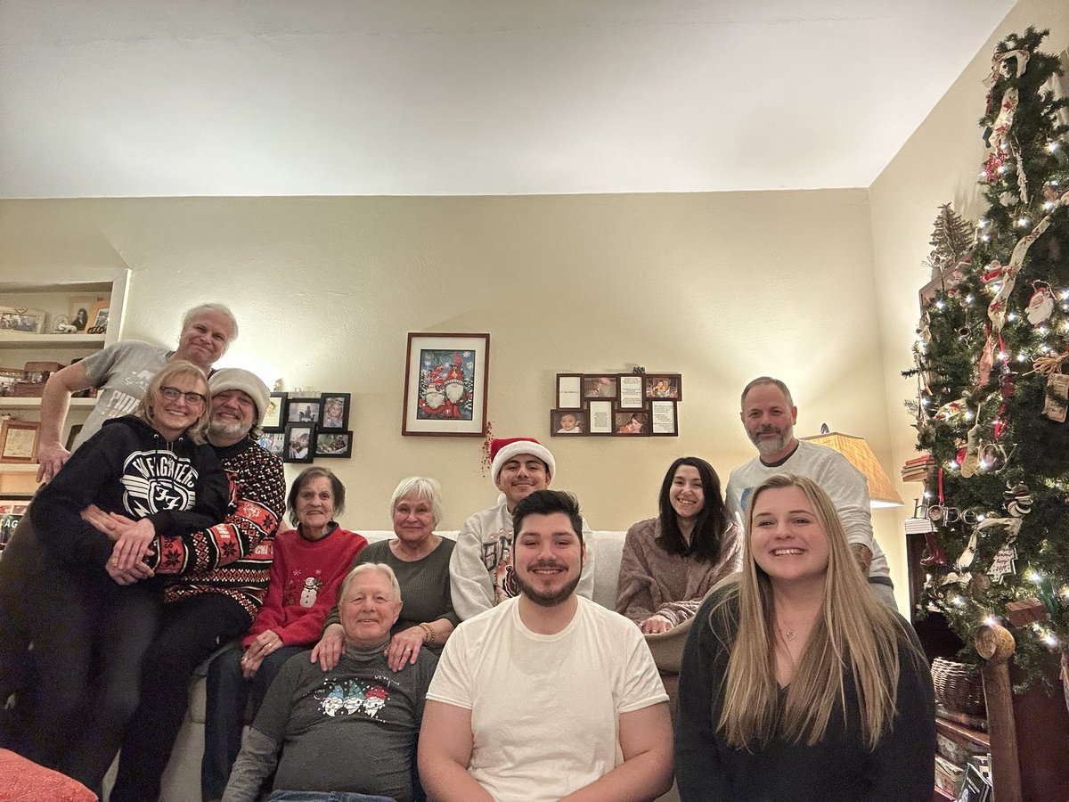 doubleTrocks's tweet image. Merry Christmas!