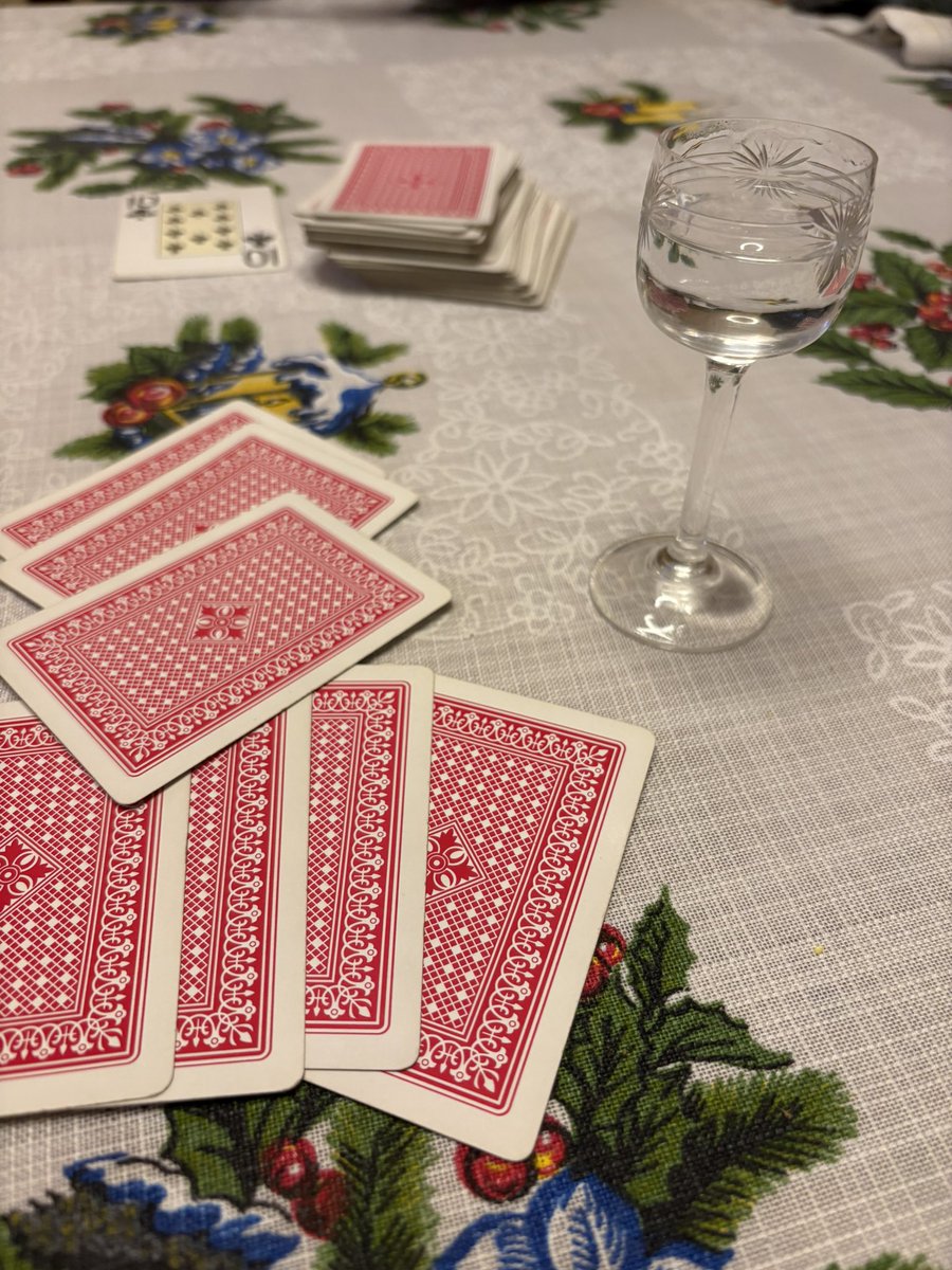 GeorgeKplan's tweet photo. Me estoy tomando el anís en copita de achispar tías abuelas. https://t.co/CGEa1sYUL4