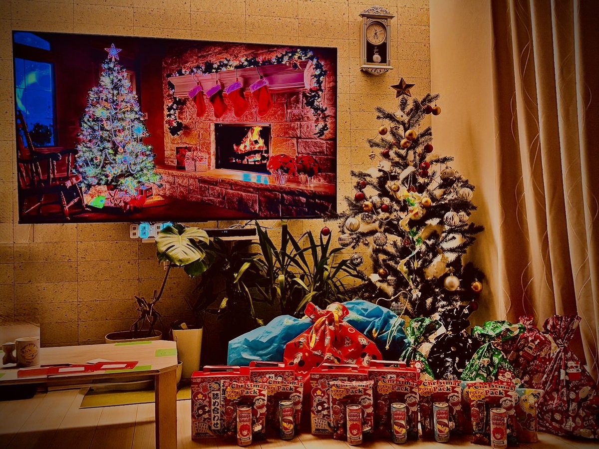 🎄🎅我が家Xmas🎅🎄料理やXmasケーキ🎂サンタさんにミルクとクッキー🍼🍪そしてプレゼント🎁なかなか楽しく準備できた❣️子供8人のプレゼントは圧巻です🎁
 #大家族
 #Xmas