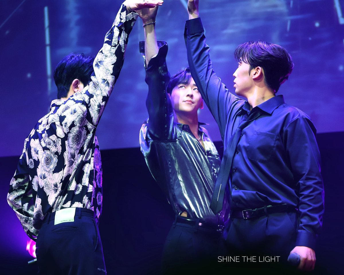 shinelightkevin's tweet photo. 20251225 TOKYO #1
#UX1 CHRISTMAS LIVE🎄IN JAPAN
𝐅𝐢𝐫𝐬𝐭 𝐖𝐢𝐧𝐭𝐞𝐫 𝐒𝐭𝐨𝐫𝐲🎅🏻🛷🫎❄️

#KISEOP
#HOON
#KEVIN
#KevinWoo

@ux1_official 
@KiSSeop91 
@HooN91y 
@kevinwoo91 https://t.co/33XTsZet2r