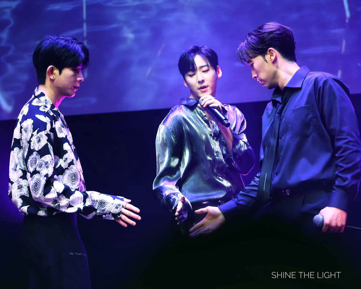 shinelightkevin's tweet photo. 20251225 TOKYO #1
#UX1 CHRISTMAS LIVE🎄IN JAPAN
𝐅𝐢𝐫𝐬𝐭 𝐖𝐢𝐧𝐭𝐞𝐫 𝐒𝐭𝐨𝐫𝐲🎅🏻🛷🫎❄️

#KISEOP
#HOON
#KEVIN
#KevinWoo

@ux1_official 
@KiSSeop91 
@HooN91y 
@kevinwoo91 https://t.co/33XTsZet2r