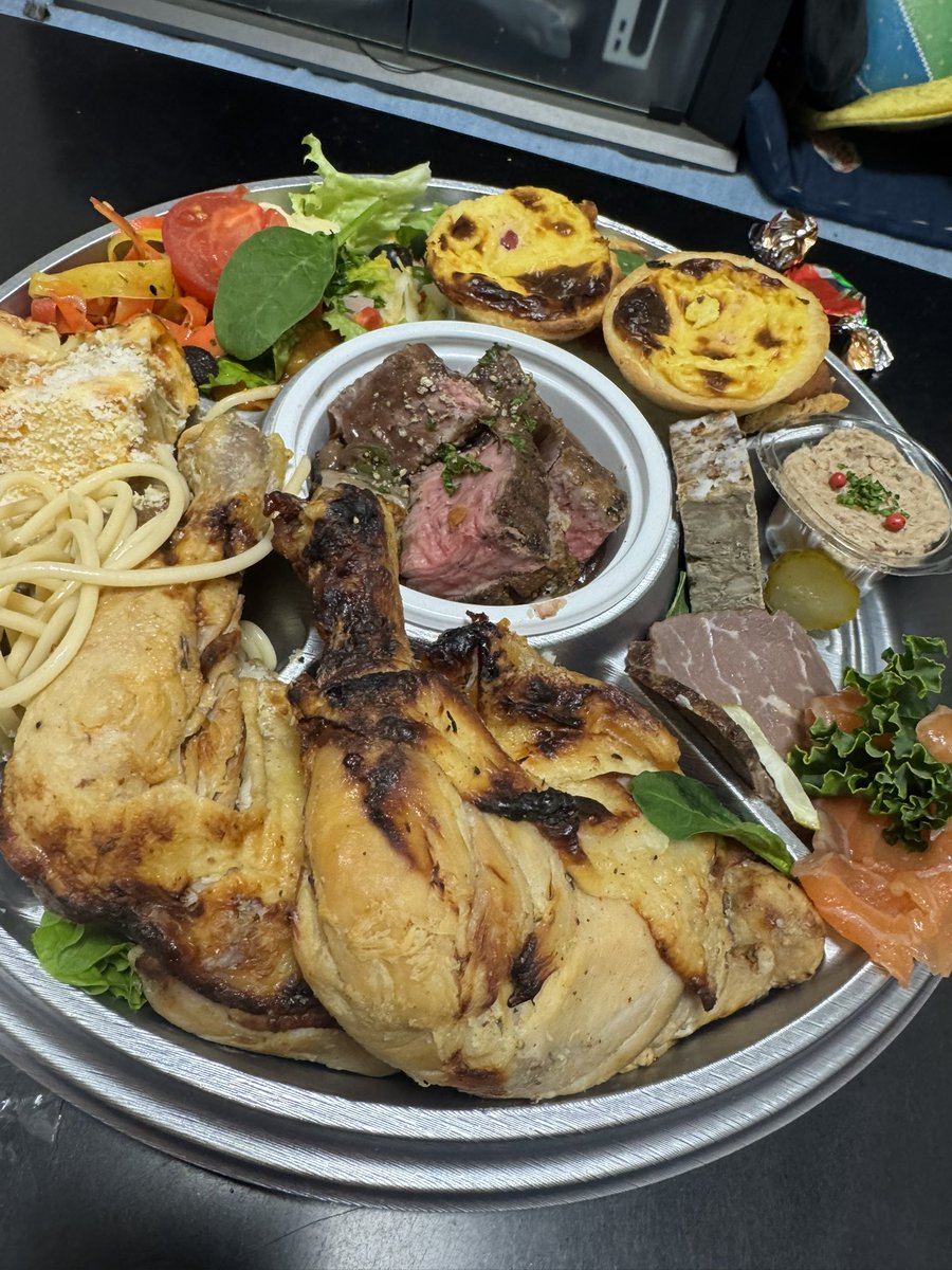 食べすぎてお腹痛いくるしい