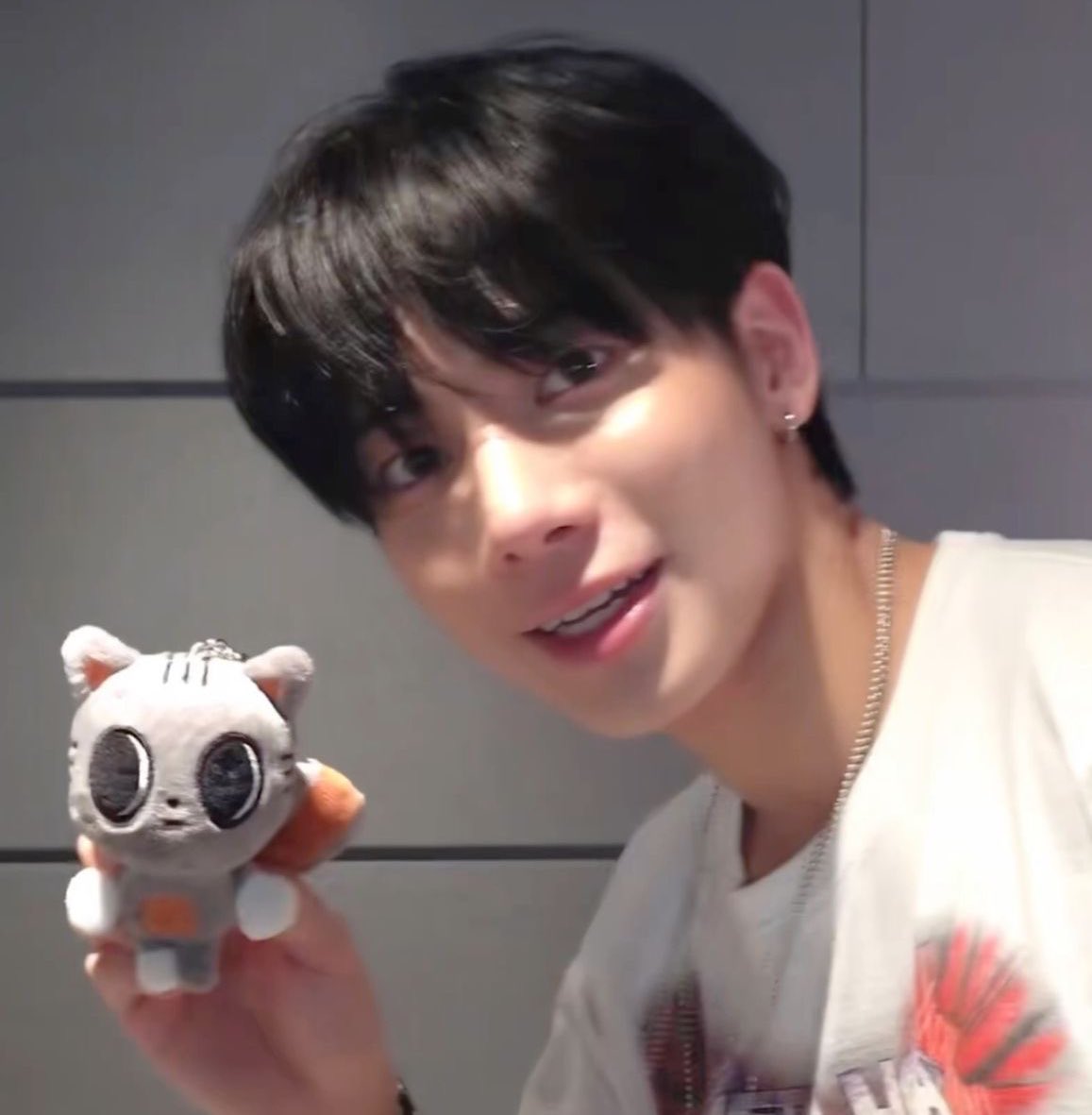 i love when the father is showing off his son